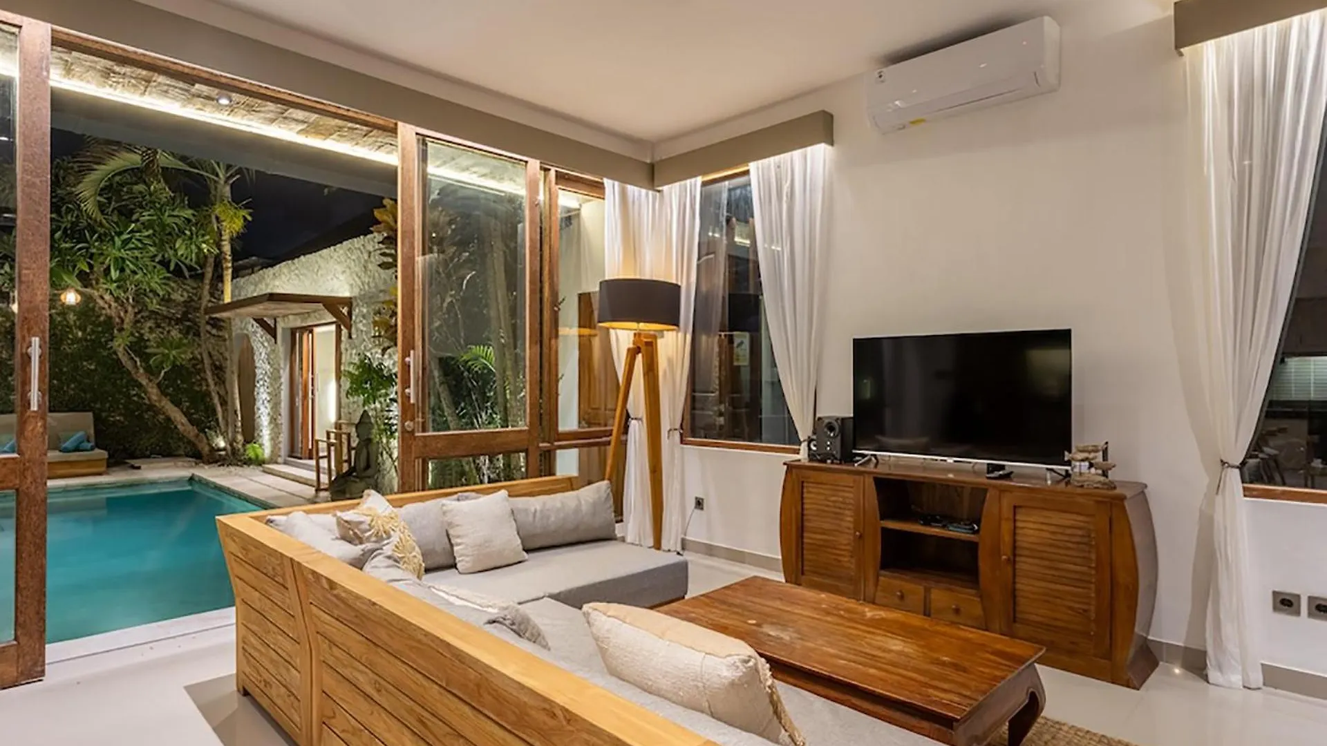 Villa Tropea By Optimum Bali Villas Kerobokan  Indonesia